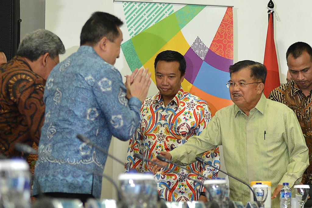 Wakil Presiden Jusuf Kalla (JK) memimpin rapat koordinasi evaluasi persiapan penyelenggaraan Asian Games 2018. 