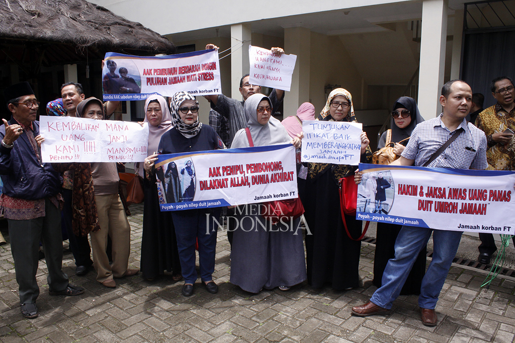 Diketahui, berkas kasus First Travel dinyatakan lengkap dan sudah dilimpahkan ke Kejaksaan Negeri Depok sejak awal Desember 2017. Namun, pengadilan baru mengeluarkan jadwal sidang beberapa minggu lalu.