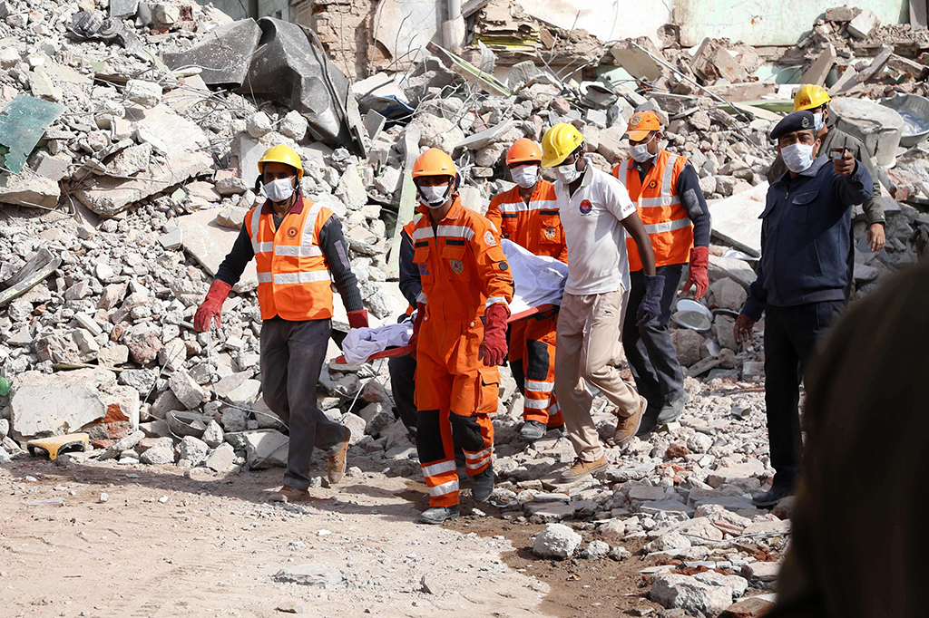 Ledakan ini membuat hotel itu hancur hingga tinggal puing-puing. Ledakan ini juga sempat memicu kebakaran besar.
