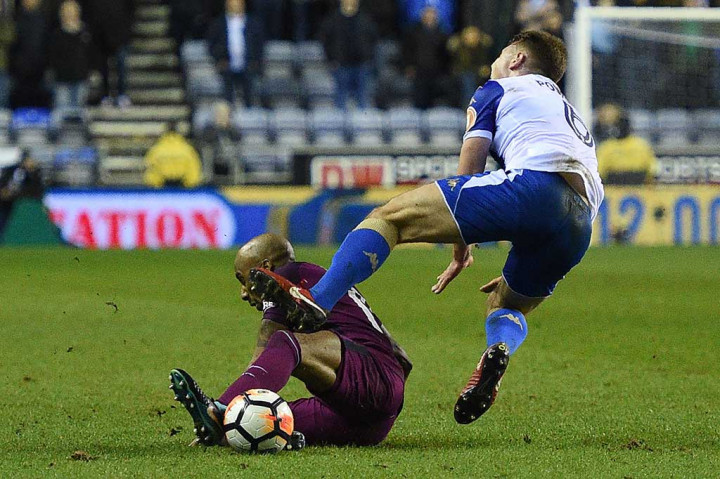 Petaka bagi Manchester City datang pada akhir babak pertama setelah Fabian Delph melakukan pelanggaran keras terhadap Max Power.