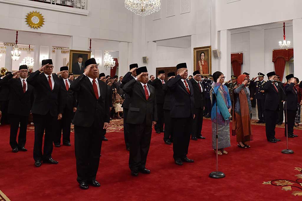 Sebanyak 17 Dubes LBBP dilantik Presiden, diantaranya Arif Havas Oegroseno Duta Besar untuk Jerman, Muliaman Darmansyah Hadad Duta Besar untuk Konfederasi Swiss merangkap Liechtenstein, dan Todung Mulya Lubis untuk Kerajaan Norwegia.
