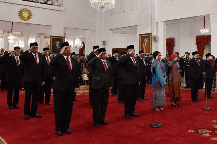 Sebanyak 17 Dubes LBBP dilantik Presiden, diantaranya Arif Havas Oegroseno Duta Besar untuk Jerman, Muliaman Darmansyah Hadad Duta Besar untuk Konfederasi Swiss merangkap Liechtenstein, dan Todung Mulya Lubis untuk Kerajaan Norwegia.