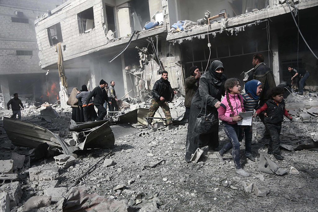 Serangkaian serangan udara, serangan roket dan artileri dilancarkan ke sejumlah kota di Ghouta Timur pada Senin (19/2) waktu setempat.