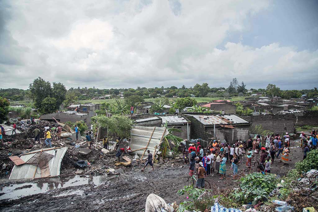 Dinas darurat Mozambik memperingatkan kemungkinan masih banyak korban yang terjebak di bawah tumpukan sampah yang luas yang terletak di distrik Hulene tersebut.