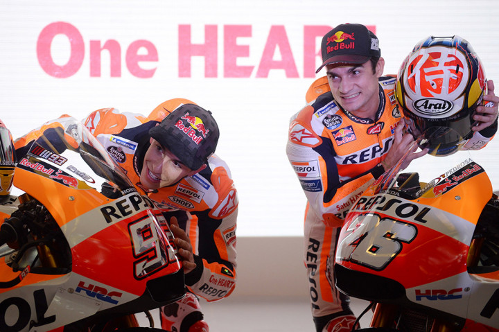 Dua pebalap Repsol Honda, Marc Marquez dan Dani Pedrosa, menyapa para penggemar MotoGP di Indonesia pada acara di Gedung JIExpo, Kemayoran, Jakarta. Kedatangan mereka juga sekaligus untuk memperkenalkan tunggangan baru mereka untuk musim 2018.