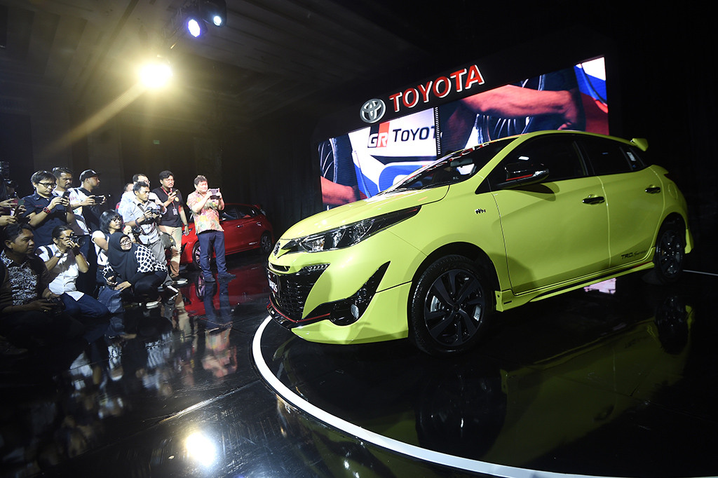 New Yaris yang tampil untuk memenuhi kebutuhan konsumen segmen medium hatchback hadir dengan 6 varian CVT dan MT yang dipasarkan dengan harga Rp235,4 juta - Rp275,9 juta. 