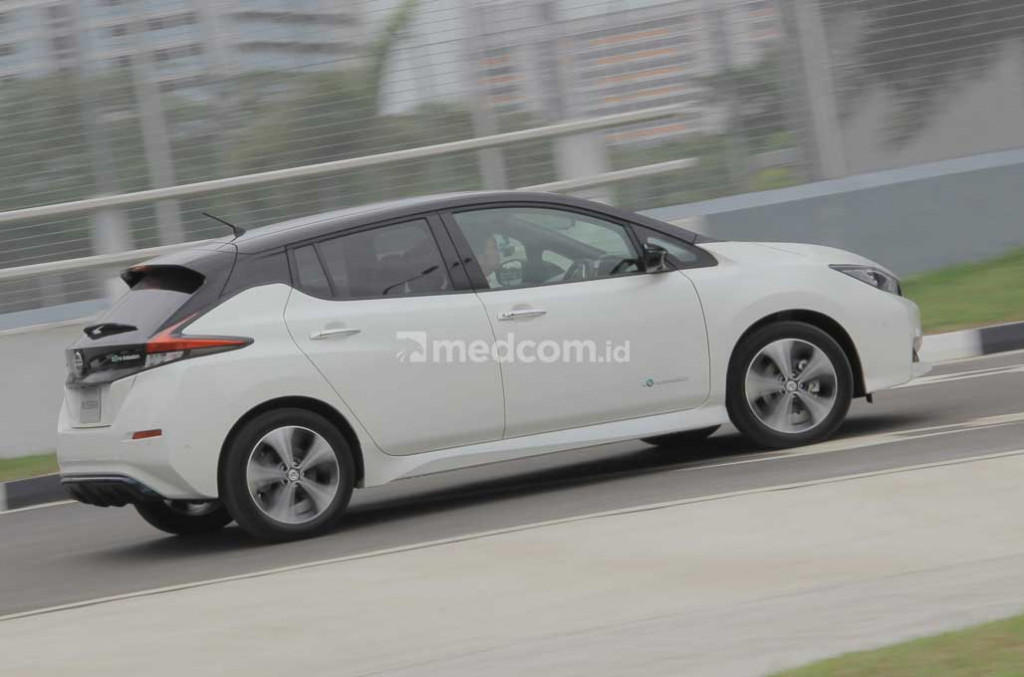 Sensasi torsi besar yaitu 320 Newton meter jadi jaminan bahwa Anda sangat bisa menikmati berkendara ala mobil listrik yang menyenangkan. medcom.id/Ahmad Garuda