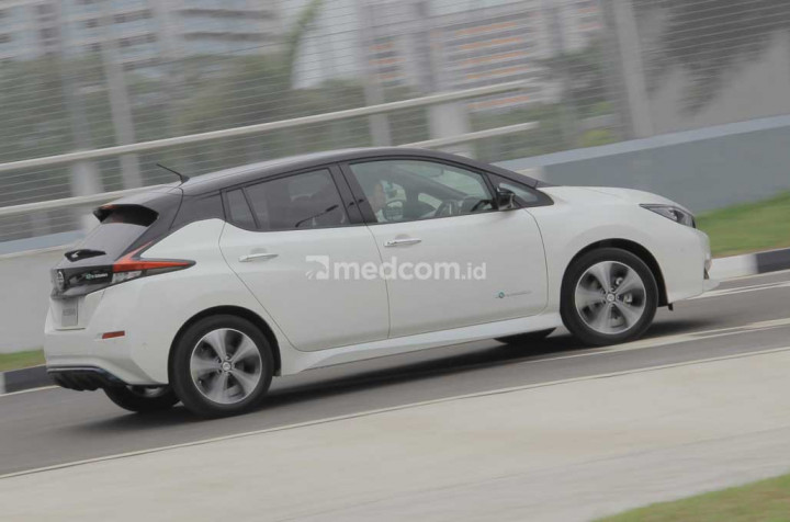 Sensasi torsi besar yaitu 320 Newton meter jadi jaminan bahwa Anda sangat bisa menikmati berkendara ala mobil listrik yang menyenangkan. medcom.id/Ahmad Garuda