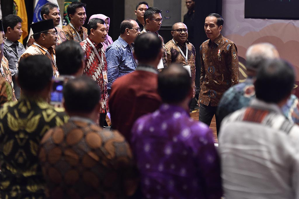 Presiden Joko Widodo menghadiri Rakernas Asosisasi Pemerintah Provinsi Seluruh Indonesia (APPSI) di Bandung, Jawa Barat, Kamis, 22 Februari 2018. ANTARA/Puspa Perwitasari