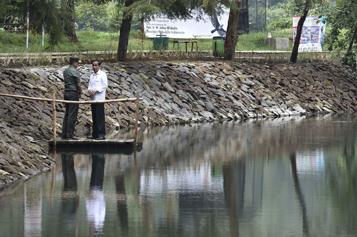 Presiden mengatakan bahwa penanganan penanggulangan pencemaran dan kerusakan Daerah Aliran Sungai (DAS) Citarum akan menjadi percontohan bagi penanganan DAS lainnya seperti Bengawan Solo dan Brantas. ANTARA/Puspa Perwitasari