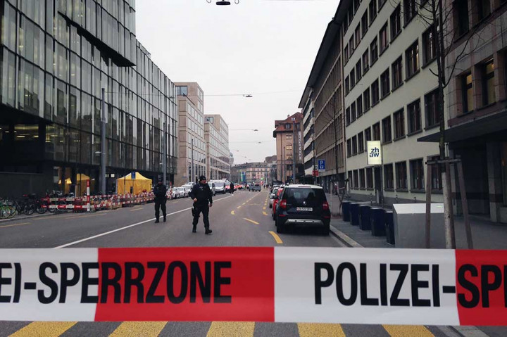 Polisi menutup area di sekitar lokasi kejadian untuk melakukan penyelidikan lebih lanjut. Petugas menyatakan bahwa situasi telah terkendali. 