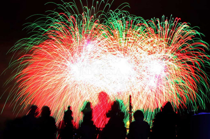 Secara resmi hari ini merupakan perayaan bagi orang-orang yang berbakti atau pernah pernah berbakti pada angkatan bersenjata Rusia baik pria, wanita, personil militer maupun sipil, namun secara tidak resmi hari ini merupakan perayaan bagi semua lelaki. 