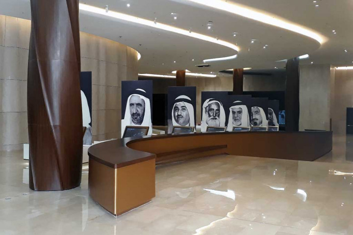 UEA adalah sebuah negara federasi dari tujuh emirat yang kaya akan minyak bumi. Tujuh Emirat tersebut yaitu Abu Dhabi, Ajman, Dubai, Fujairah, Ras al-Khaimah, Sharjah, dan Umm al-Qaiwain. Ini adalah foto para pemimpin tujuh  Emirat.