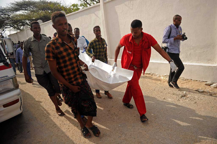 Sedikitnya 18 orang tewas dan 20 lainnya luka-luka ketika dua bom mobil meledak di dekat Istana Kepresidenan dan sebuah hotel di Mogadishu, Jumat, 23 Februari 2018 petang waktu setempat.