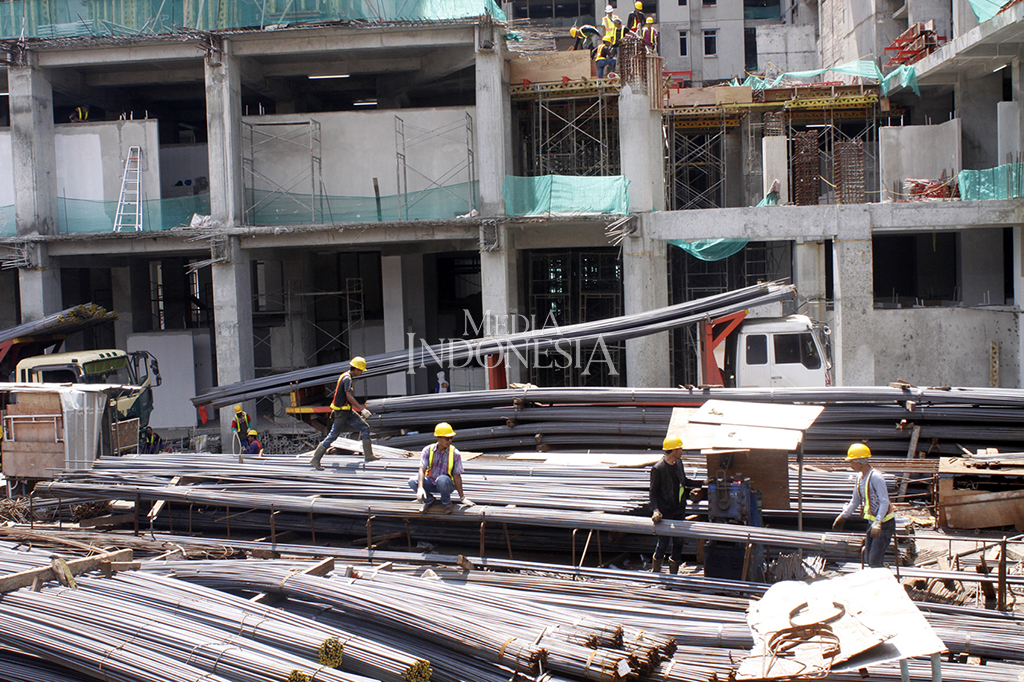 Pembangunan Rusun Pasar Rumput yang memiliki 1.984 unit rusun dengan luas 36 meter persegi serta tinggi 25 lantai itu akan terintegrasi dengan moda transportasi dan pasar yang diharapkan bisa membantu warga untuk menekan biaya hidup terutama untuk hunian, transportasi, pendidikan, kesehatan, dan bahan pangan. 
