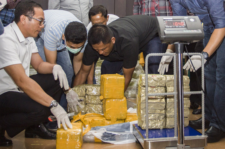 Polri akan melakukan koordinasi dengan polisi Narkotika Tiongkok terkait kasus ini. Komunikasi dilakukan untuk menindak terduga bandar narkoba yang mengendalikan jaringan ini, yakni L.