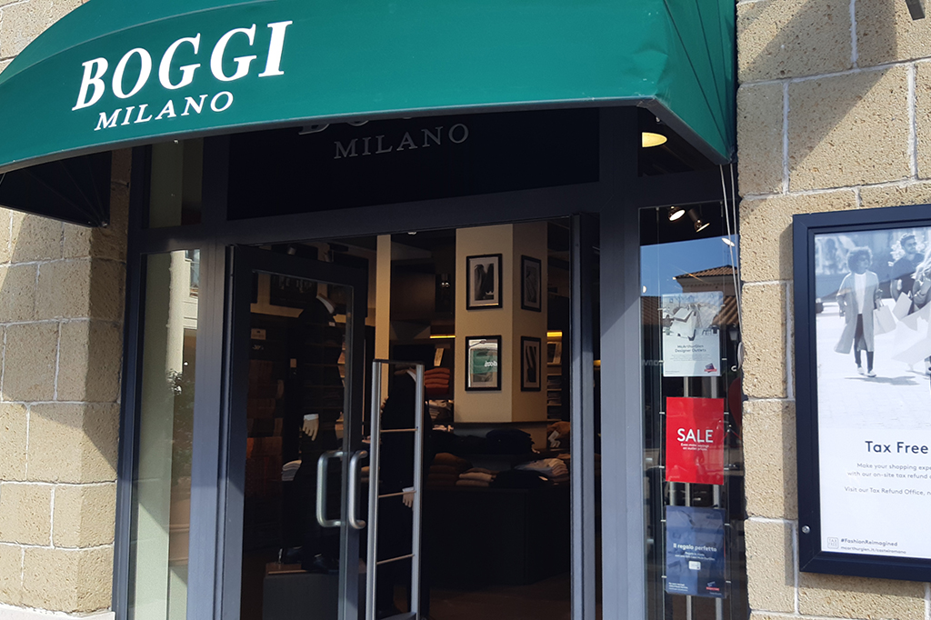 Disini anda bisa mencari produk fesyen, pakaian olahraga atau alat rumah tangga yang elegan dengan harga miring, diskon 30%-70%.