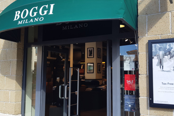 Disini anda bisa mencari produk fesyen, pakaian olahraga atau alat rumah tangga yang elegan dengan harga miring, diskon 30%-70%.