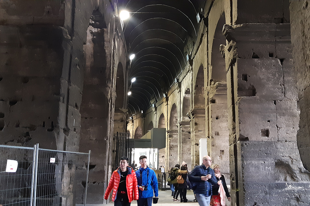 Bangunan yang berfungsi seperti stadion di zaman sekarang ini, terus menerus mendapat perawatan. 