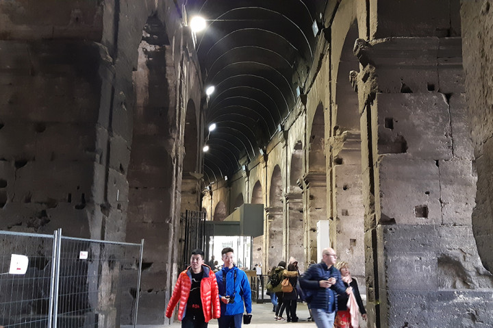 Bangunan yang berfungsi seperti stadion di zaman sekarang ini, terus menerus mendapat perawatan. 