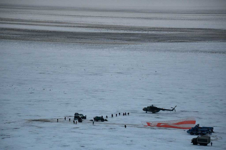 Alexander Misurkin, Mark Vande Hei, dan Joe Acaba mendarat di tanah padang rumput tenggara Kota Dzhezkazgan di Kazakhstan pada 02.31 GMT.