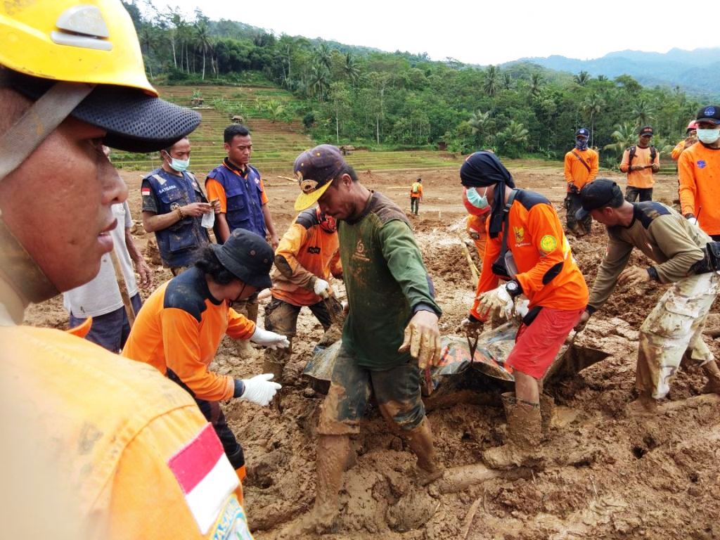 Hingga hari ini jumlah korban tewas ada 11 jiwa dan empat luka-luka. 