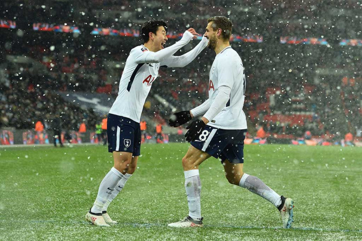 Son kembali mencatatkan namanya di papan skor pada menit ke-65 untuk membawa timnya unggul 5-1.