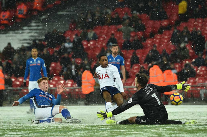 Dan pemain muda Kyle Walker-Peters menutup pesta gol tuan rumah menjadi 6-1 pada masa injury time.