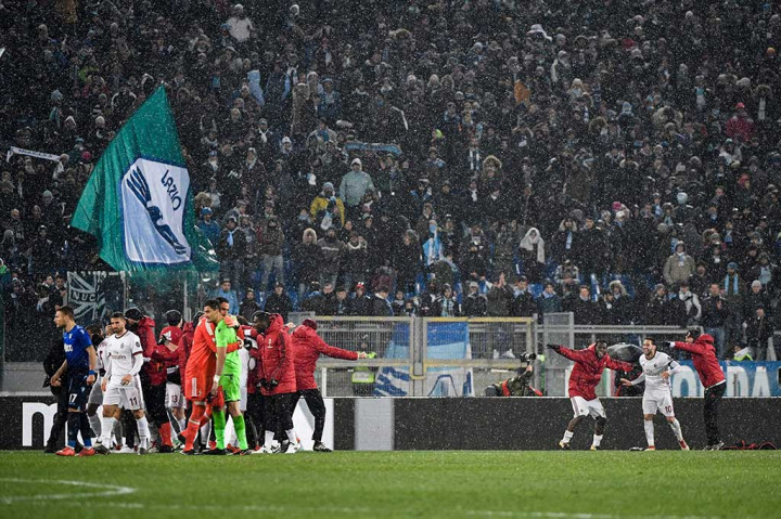 Milan melaju ke final Coppa Italia setelah menang adu penalti 5-4.