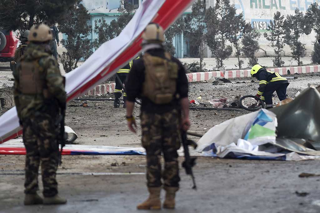 Ledakan bom itu terjadi beberapa hari setelah Presiden Afghanistan Ashraf Ghani merancang sebuah rencana untuk perundingan damai dengan Taliban, termasuk sebuah proposal untuk akhirnya mengakui mereka sebagai partai politik.