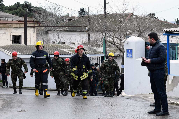 Kebakaran diduga akibat hubungan pendek arus listrik. Namun untuk memastikan penyebabnya petugas masih melakukan penyelidikan. 