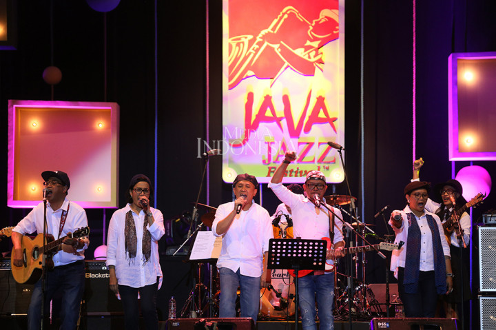 Tampil di Hall B1, ketujuh orang penting di Tanah Air itu kompak mengenakan kemeja polos putih. Memasuki venue, Elek Yo Band, menyapa ratusan penonton yang telah memadati venue acara dengan lantunan lagu 