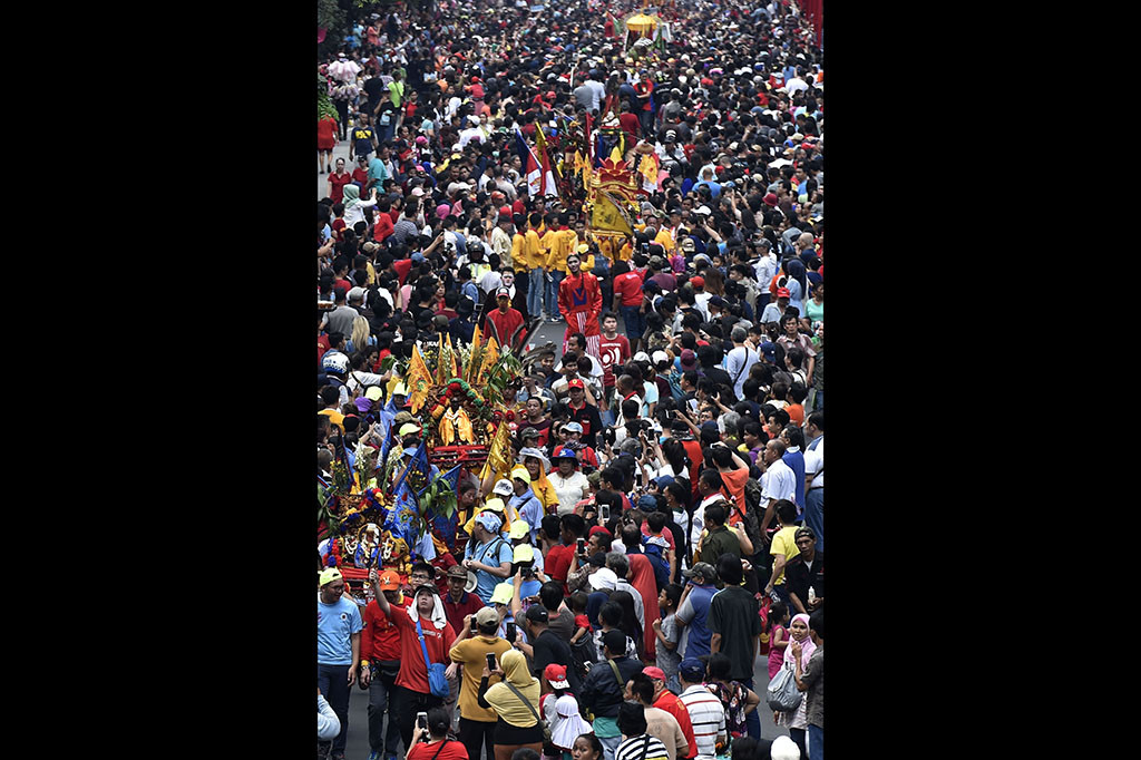 Diramaikan ribuan masyarakat DKI Jakarta, karnaval Cap Go Meh yang digelar kali kedua sejak 2016 ini mengusung tema keberagaman budaya Indonesia.
