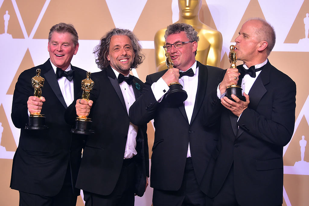 Visual effects artists Richard R. Hoover, Paul Lambert, Gerd Nefzer, and John Nelson, memegang piala kategori Best Visual Effects untuk Blade Runner 2049. Selain Best Visual Effects, Blade Runner 2049 juga berhasil membawa piala kategori Best Cinematography.