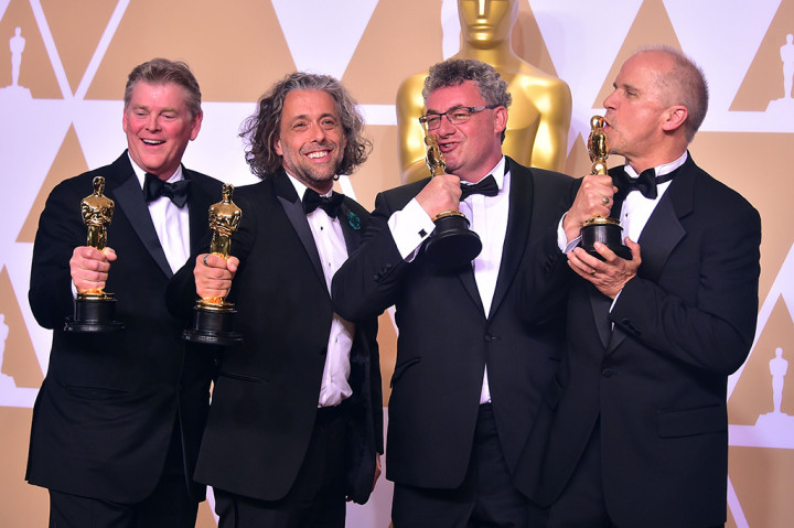 Visual effects artists Richard R. Hoover, Paul Lambert, Gerd Nefzer, and John Nelson, memegang piala kategori Best Visual Effects untuk Blade Runner 2049. Selain Best Visual Effects, Blade Runner 2049 juga berhasil membawa piala kategori Best Cinematography.
