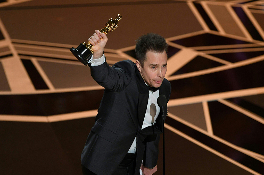 Sam Rockwell, lawan main Francais juga berhasil membawa pulang piala di kategori 'Best Supporting Actors'. 