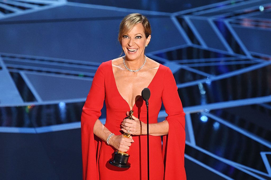Allison Janney 'I, Tonya' juga berhasil membawa pulang piala 'Best Supporting Actress'.
