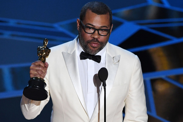 Director Jordan Peele berhasil membawa pulang piala 'Best Original Screenplay' dari 'Get Out'.
