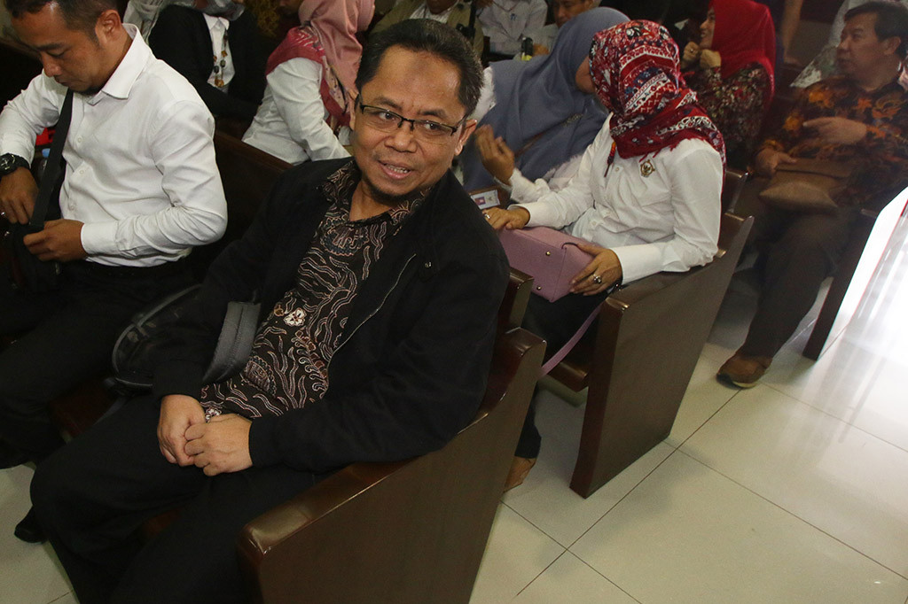 Terdakwa kasus suap pemberian opini Wajar Tanpa Pengecualian (WTP) pada laporan keuangan Kemendes PDTT, Rochmadi Saptogiri menjalani sidang putusan di Pengadilan Tipikor, Jakarta. ANTARA/Rivan Awal Lingga