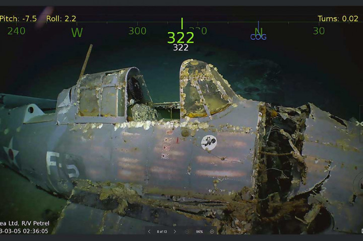 Pada satu pesawat terbang terdapat lambang karakter kartun 'Felix the Cat' dan empat bendera miniatur Jepang.