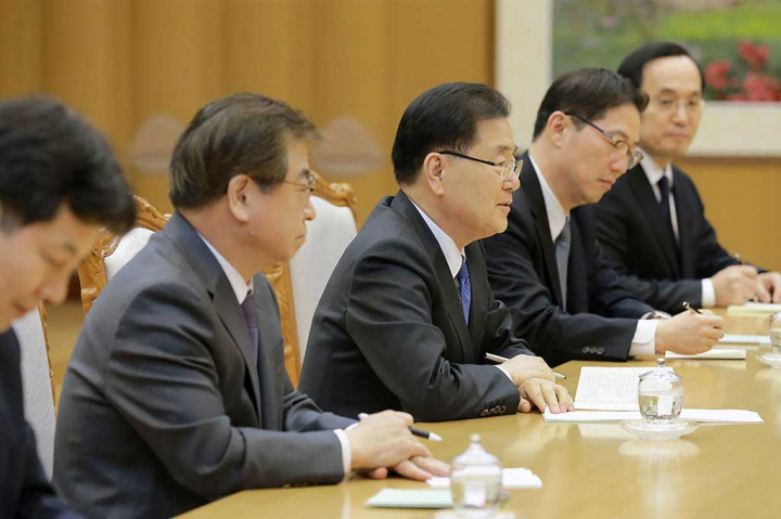 Selain Chung Eui-yong, utusan khusus Korsel yang bertemu Jong-Un termasuk Kepala Badan Intelijen Nasional (NIS) Suh Hoon dan Wakil Menteri Penyatuan Chun Hae-sung.