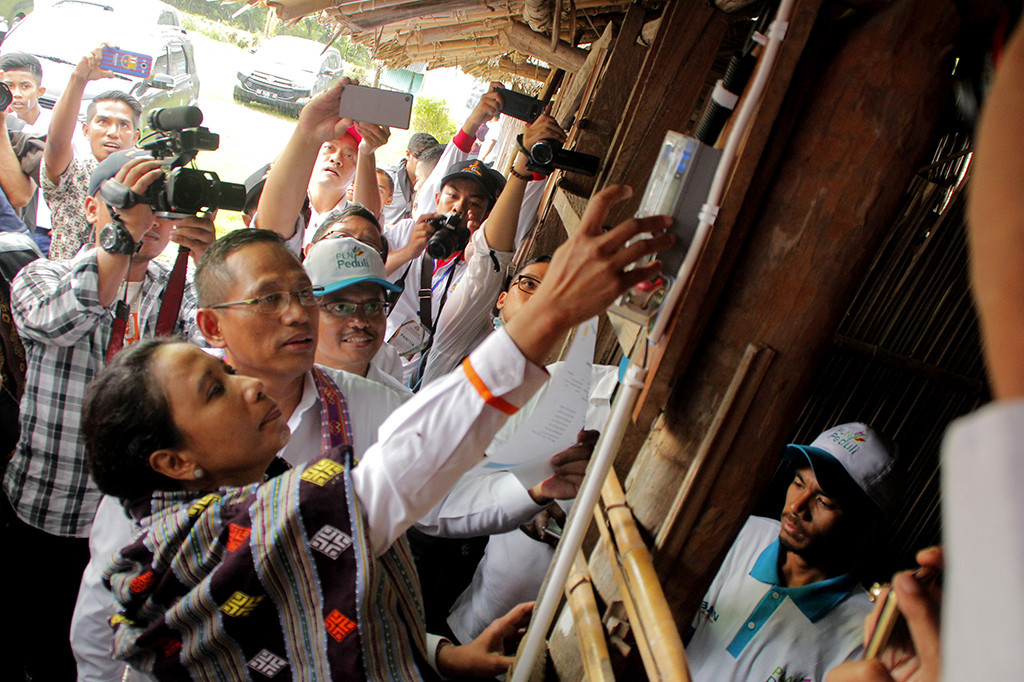 Pada tahap awal ini, 36 KK Desa Bipolo dapat menikmati listrik. Hingga Desember 2017, 149 dari 177 desa di Kabupaten Kupang atau 84 persennya telah teraliri listrik. 