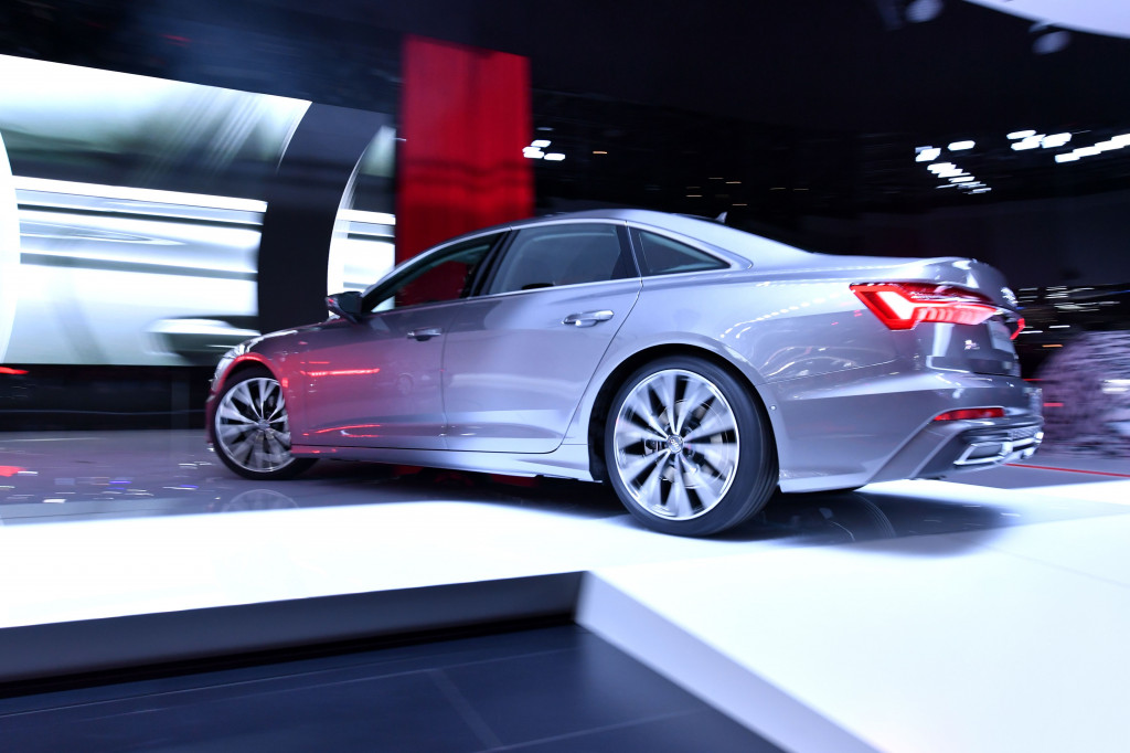 Satu di antaranya adalah sedan mewah Audi A6 yang mengusung mesin hybrid. 