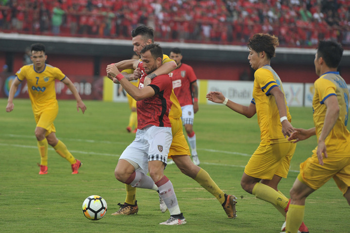 Bali United sukses mengalahkan tim tamy FLC Thanh Hoa 3-1 pada laga Grup G Piala AFC 2018 di Stadion I Wayan Dipta Gianyar.