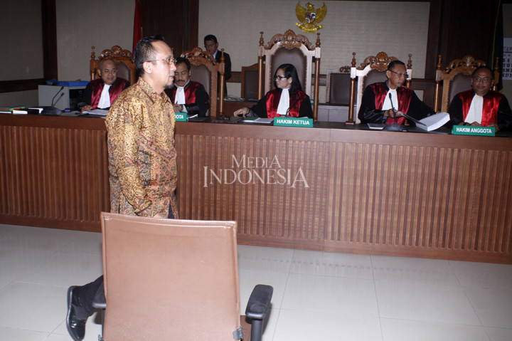 Vonis ini lebih ringan dari tuntutan jaksa yakni dua tahun penjara.