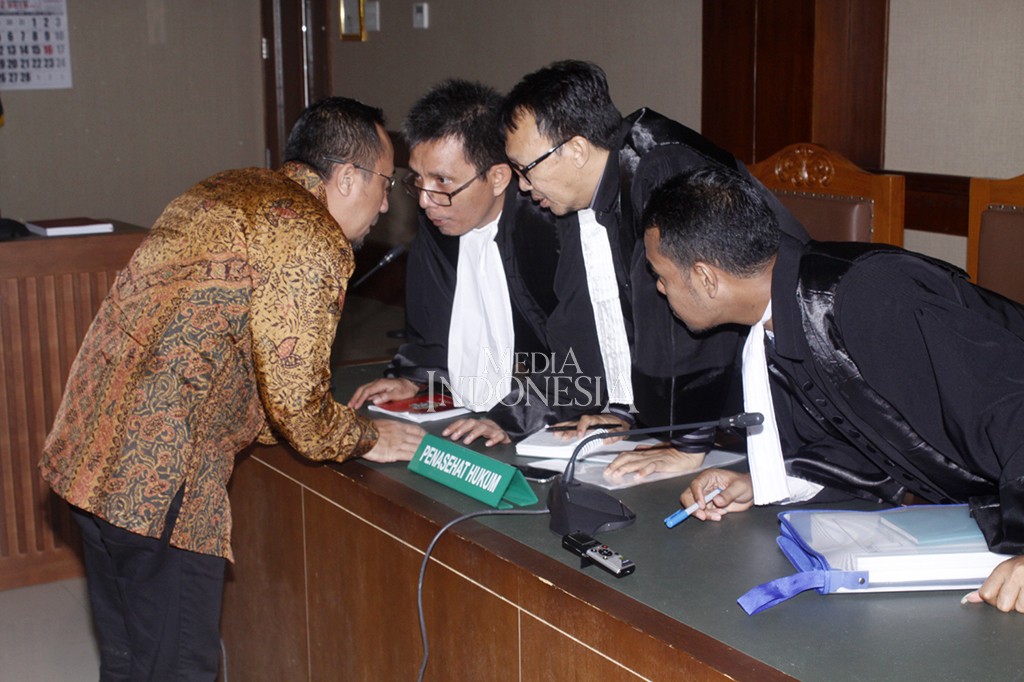 Dalam pertimbangan, hakim menyatakan Setia Budi terbukti menyuap auditor Badan Pemeriksa Keuangan (BPK) Sigit Yugoharto berupa satu unit motor Harley Davidson Sportster 883 dan sejumlah fasilitas hiburan malam di karaoke Las Vegas Plaza Semanggi, Jakarta kepada auditor BPK lainnya. 
