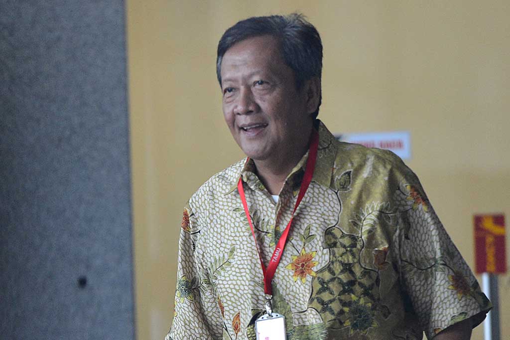 Selain Gunadi, KPK juga akan melakukan pemeriksaan terhadap Erik Jonathan pengawal pribadi Bupati Lampung Tengah, Kurnain kontraktor dari CV Kurnia Jaya, Rano dari unsur swasta atau CV Panji Pembangunan, dan Rico berprofesi sebagai supir.