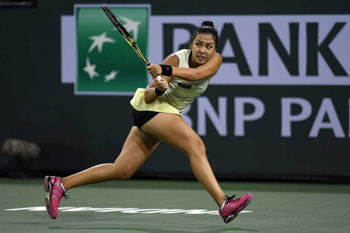 Sementara lawannya, Zarina Diyas petenis dengan tinggi badan 172 cm Kazakh Diyas harus bersusah payah mengembalikan bola ke arah Serena.