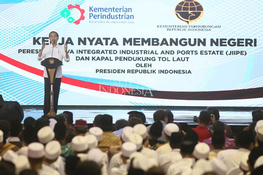 Presiden juga yakin bahwa santri-santri di Gresik dan sekitarnya dapat menjadi tenaga terampil di kawasan itu. 