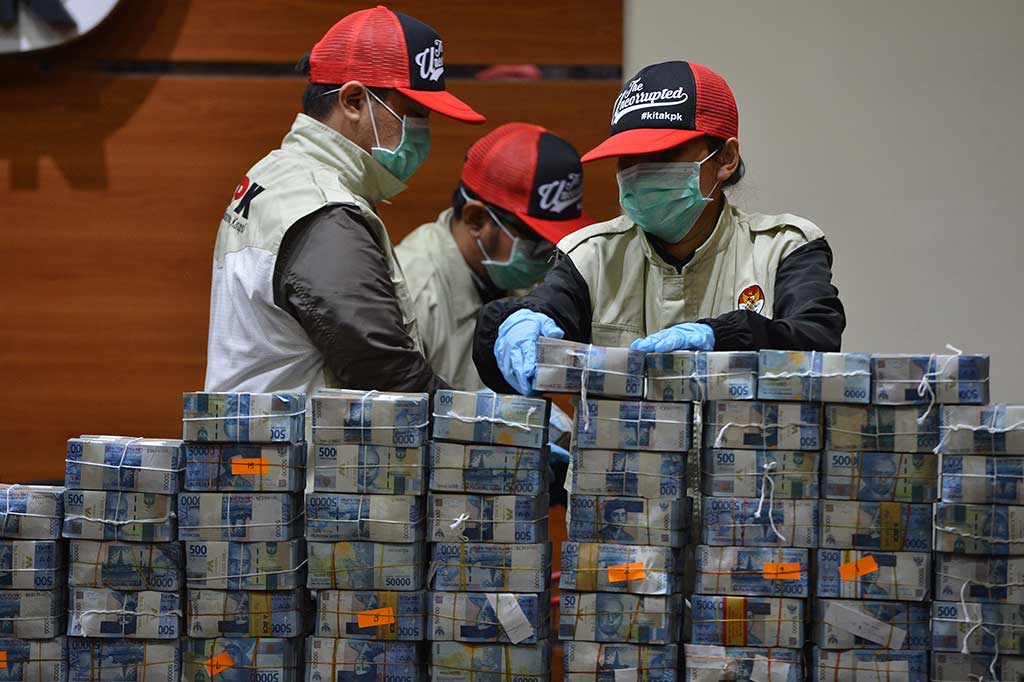 Basaria menyatakan, uang tersebut diduga untuk kepentingan biaya logistik Asrun yang merupakan ayah dari Adriatma dan juga calon Gubernur Sulawesi Tenggara. 